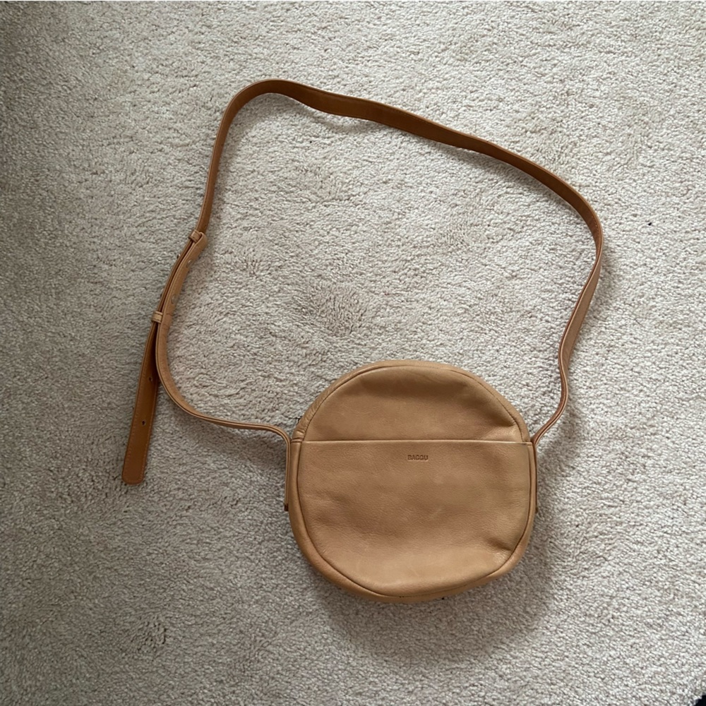 BAGGU Round Tan Crossbody Bag - Picture 2 of 5